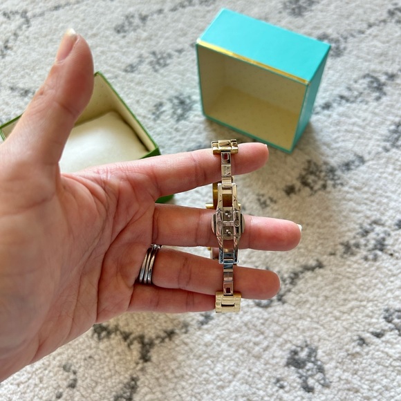 KATE SPADE RIBBON WATCH. Excellent condition. Barely used. Complete with the box - Picture 4 of 12